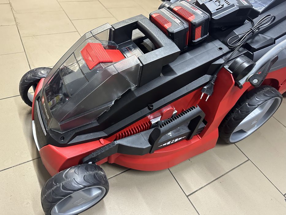 Потужна Акумуляторна газонокосарка Einhell GE-CM 43 Li M Kit