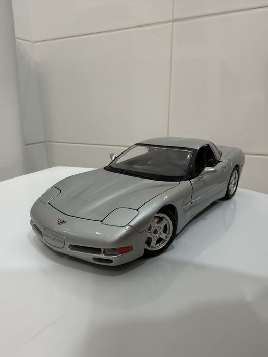 Chevrolet Corvette C5 Burago 1/18