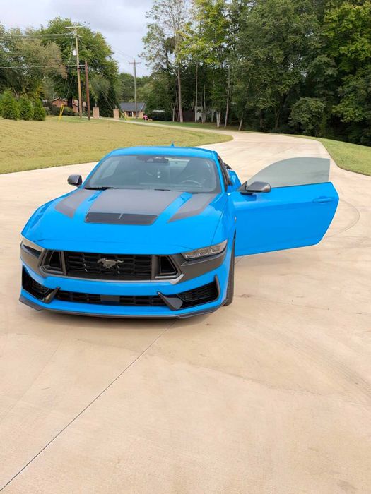 Ford Mustang      2024