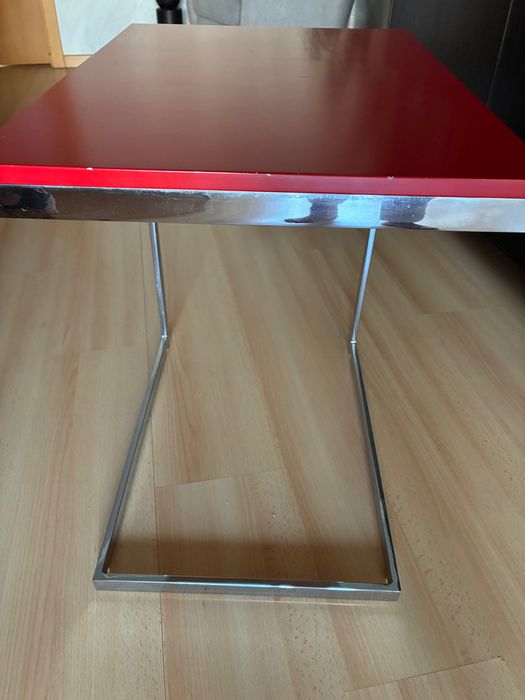 Mesa de apoio vermelha