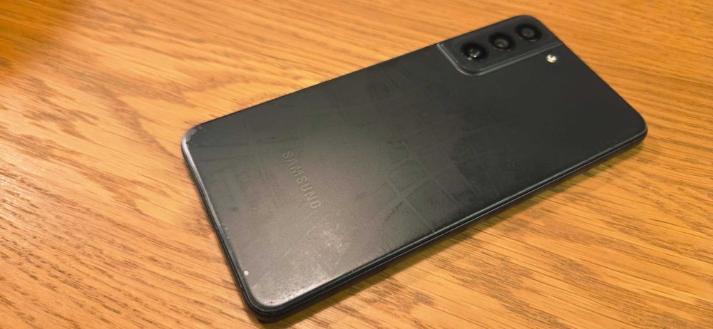 ## Samsung Galaxy S21 FE Idealny stan, pełen komplet + szybka i etui