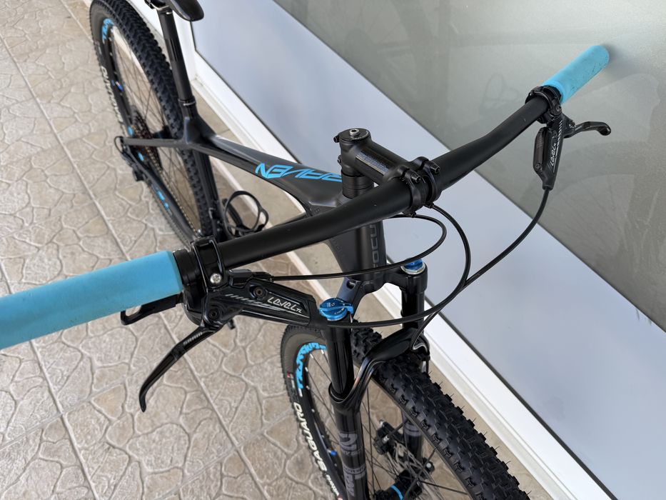 Bicicleta de BTT roda 29 - carbono 12v