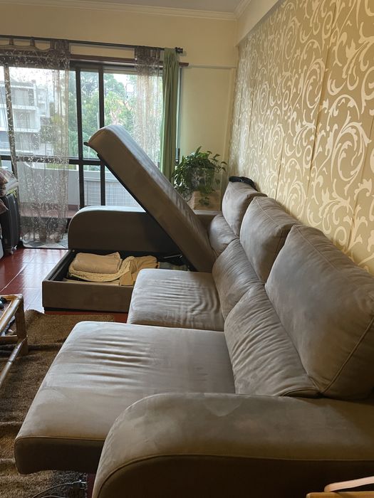 Sofá chaise longue e 2 lugares