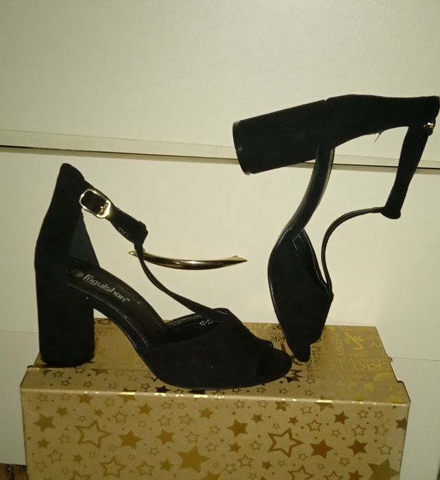 Босоніжки замшеві, нові , 39 розміру