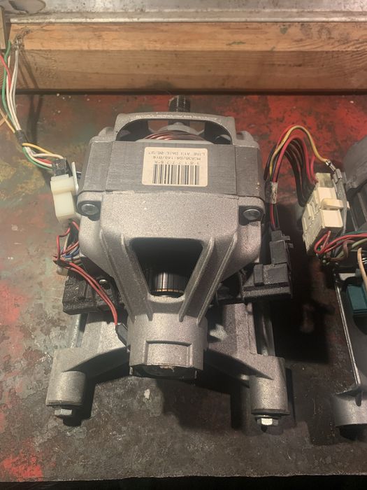 Електродвигуни в робочому стані. Не шумлять.