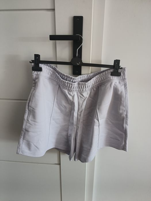 Damskie liliowe krótkie spodenki r. XL