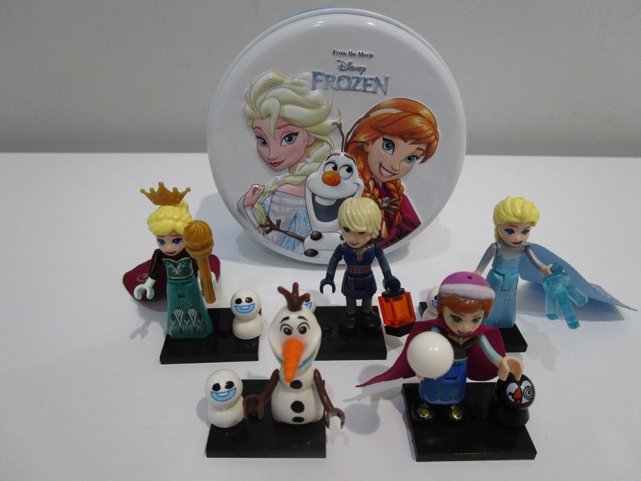 Kraina Lodu, zestaw 10 figurek (Elsa, Anna, Olaf, Kristoff)+pudełko