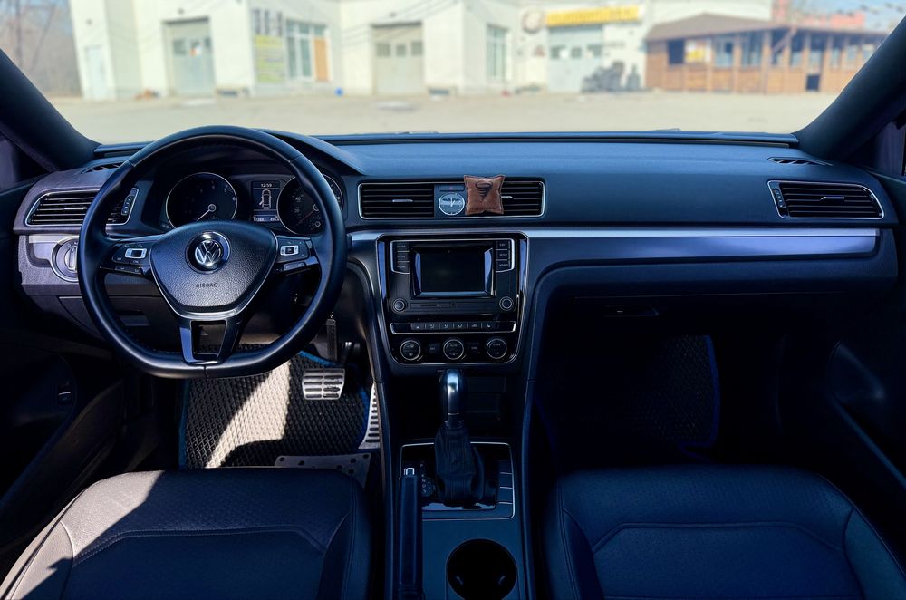 VW Passat R-Line 2016 1.8 AT