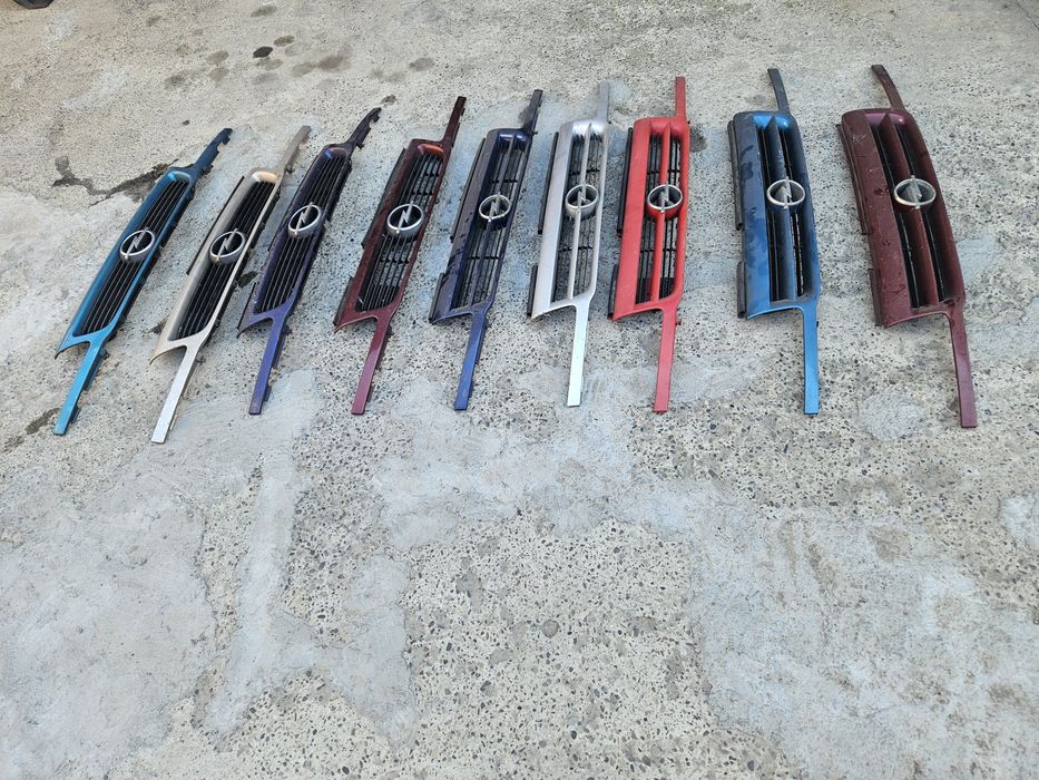 Решітка радіатора Опель Астра Ф Opel Astra F решетка радиатора Запчаст