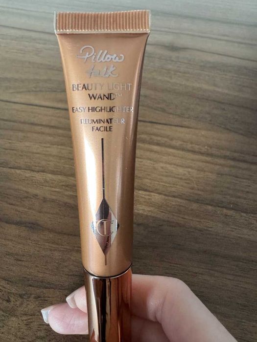 CHARLOTTE TILBURY - Beauty Light Wand - Rozświetlacz w Płynie