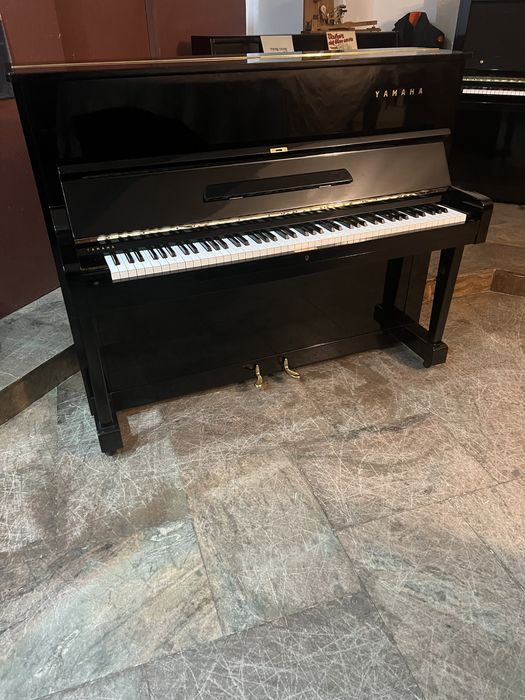 Piano vertical yamaha U1 impecavel