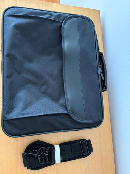 Mala de portatil com teclado e rato