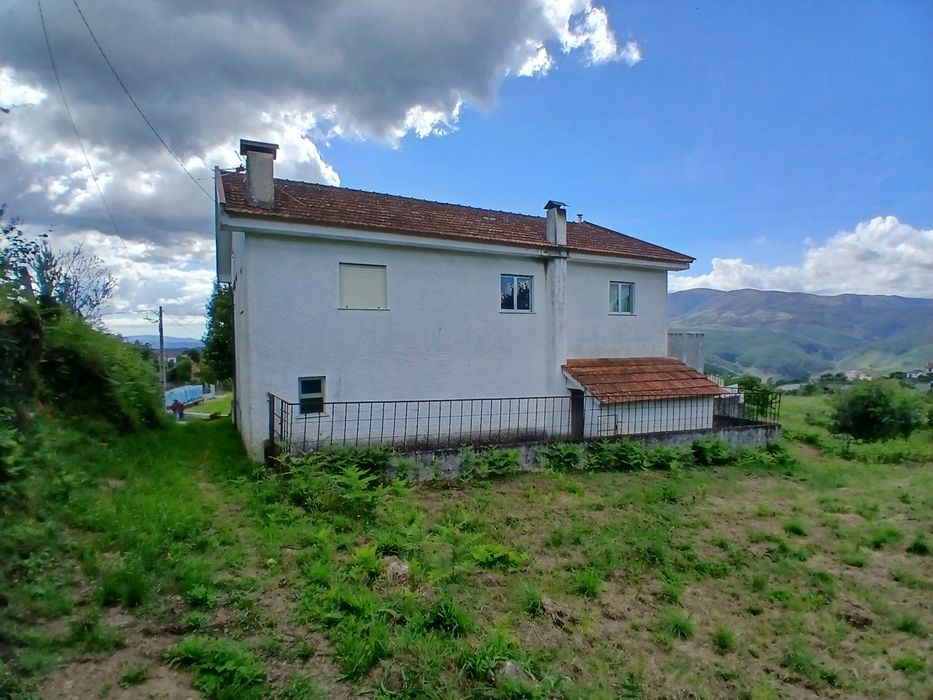 Moradia T5 à venda em Nespereira Alta