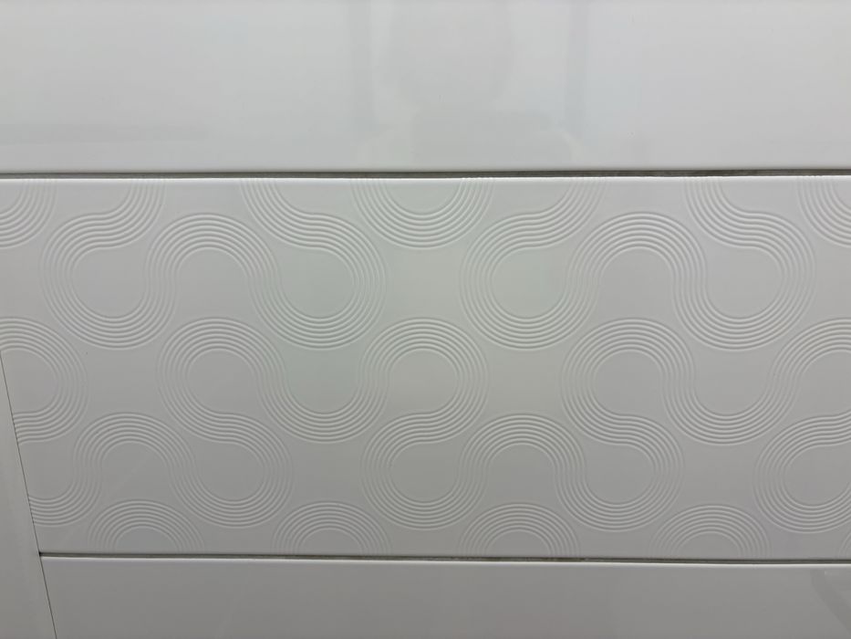 Płytki Opoczno 25x75 cm, 42 szt.: białe, czarne i z wzorem