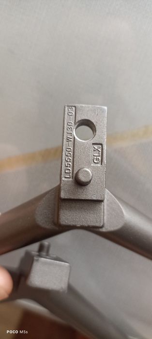 Ніжки телевізора ківі