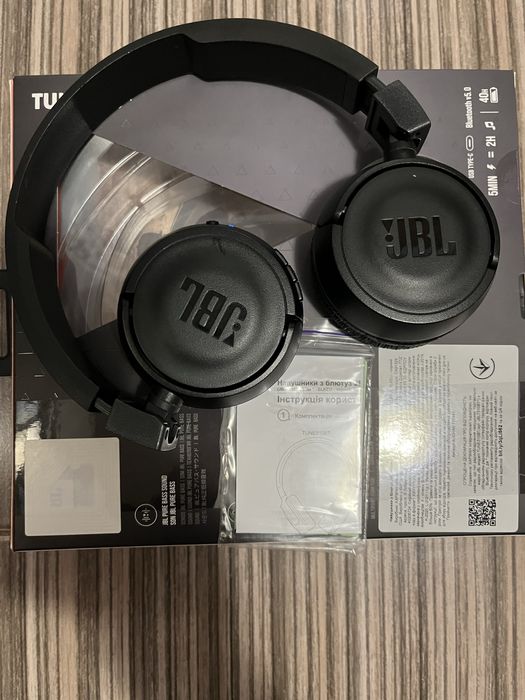 Безпровідні навушники JBL