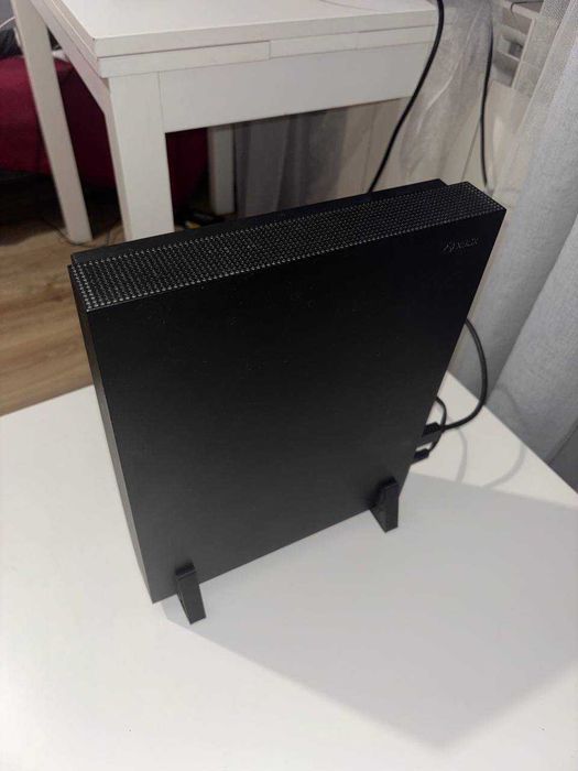 Xbox One X 1TB – sprawny, 4K/HDR, napęd OK + GTA V, możliwy dowóz (Warszawa)