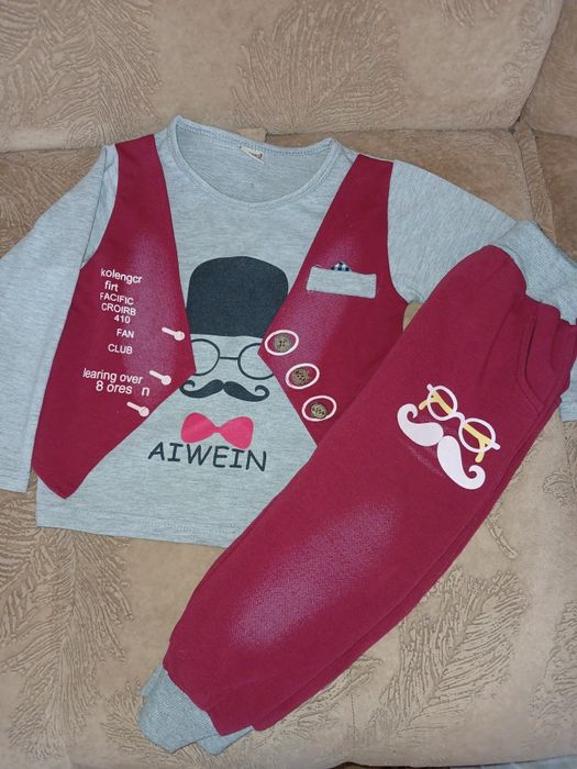 Продам 2 костюма и куртка весна 86 р