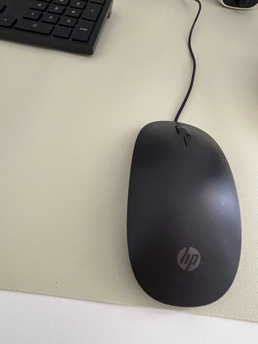 Conjunto HP - computador, teclado, rato, e monitor + colunas de oferta