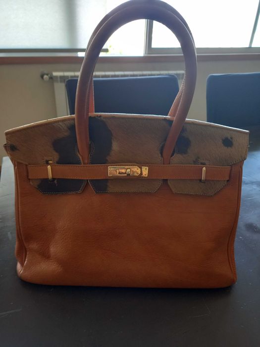 Carteira toda em pele, cor Camel com pele de vaca,como nova.