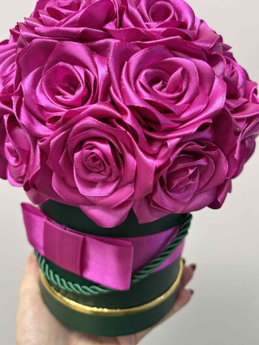 Flower box z różowych róż satynowych prezent Walentynki