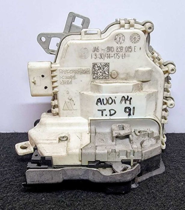 Fechadura / Fecho Porta Trás Direito 8K0839015E - AUDI A3 Sportback