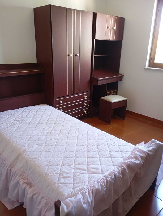 Quarto solteiro completo com colchão