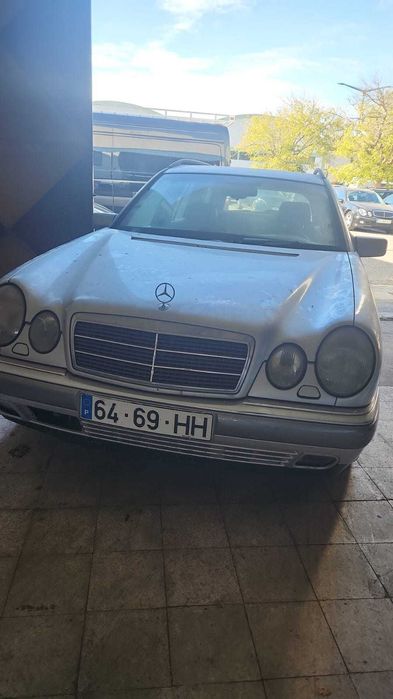 Carro Mercedes E4200 V8