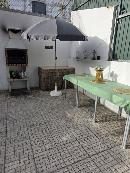 Espaço para festas com piscina/decoração personalizada