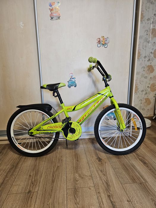 велосипед Formula Cross з колесами діаметром 20 дюймів.
