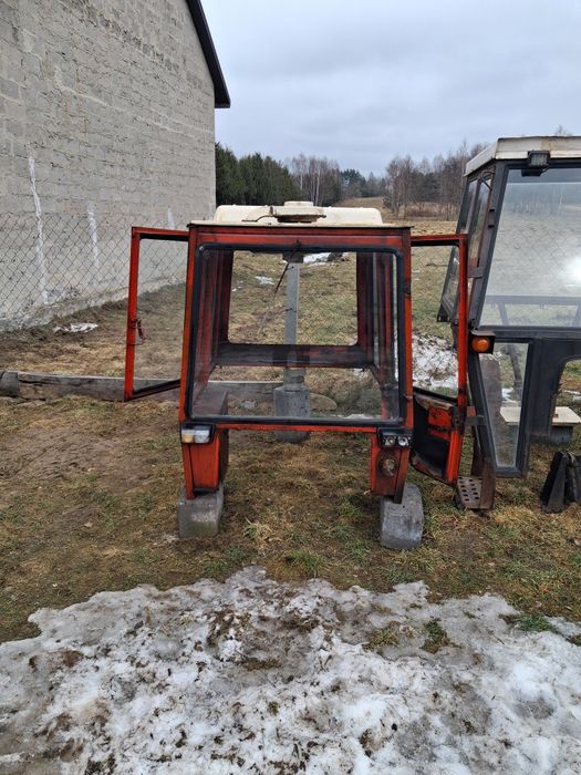 Kabina do c360 i 330 do T 25  ciągnika  Firmy. Naglak Sokółka Polecam