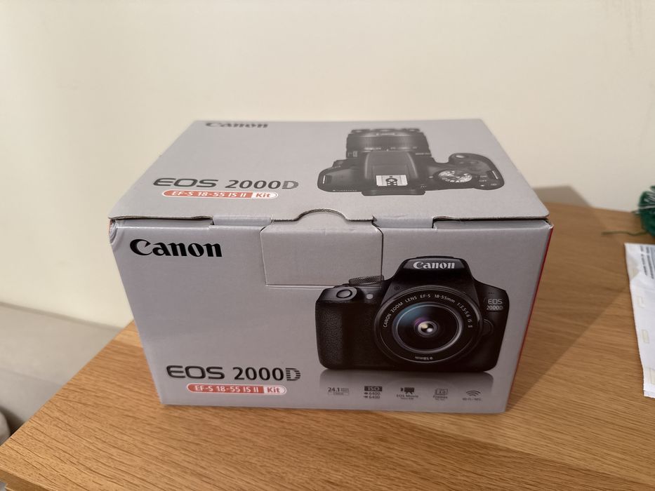 Maquina Canon EOS 2000D