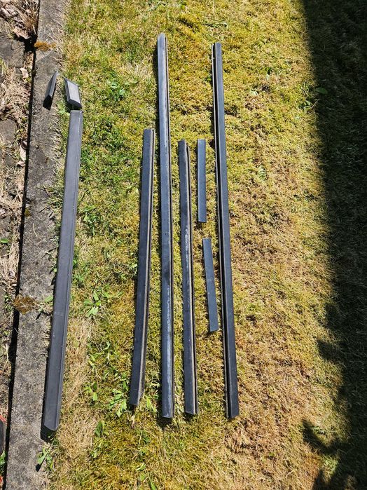 Listwy zgarniające drzwi dolne bmw e38 lift komplet 8 sztuk