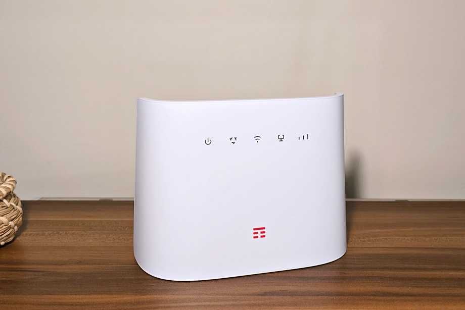 Router 4G+ TCL HH132V1 / Wi-Fi 6 / Internet até 600mbps!  SIM (Livre)