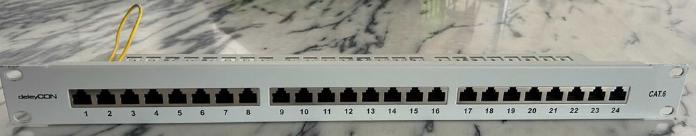 Patch Panel deleyCON CAT6 – 24 Portas RJ45 – Blindado – 19” – Como Novo