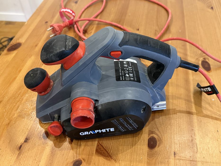 Strug elektryczny GRAPHITE 850 W stan bdb