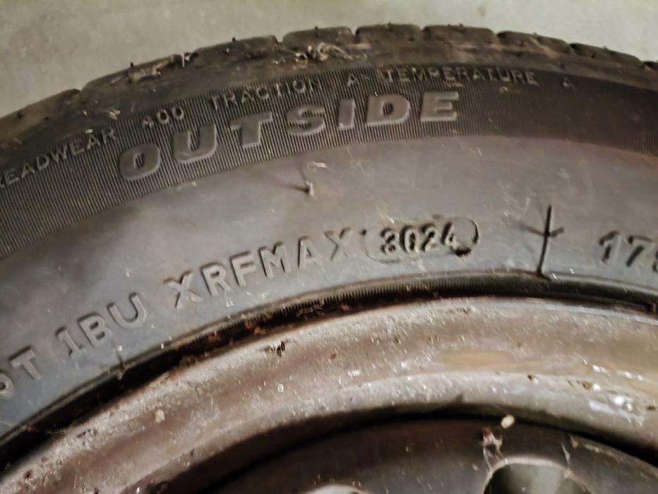Vendo 4 pneus 175/65/14 dot 30-24 com jante furação 4x100
