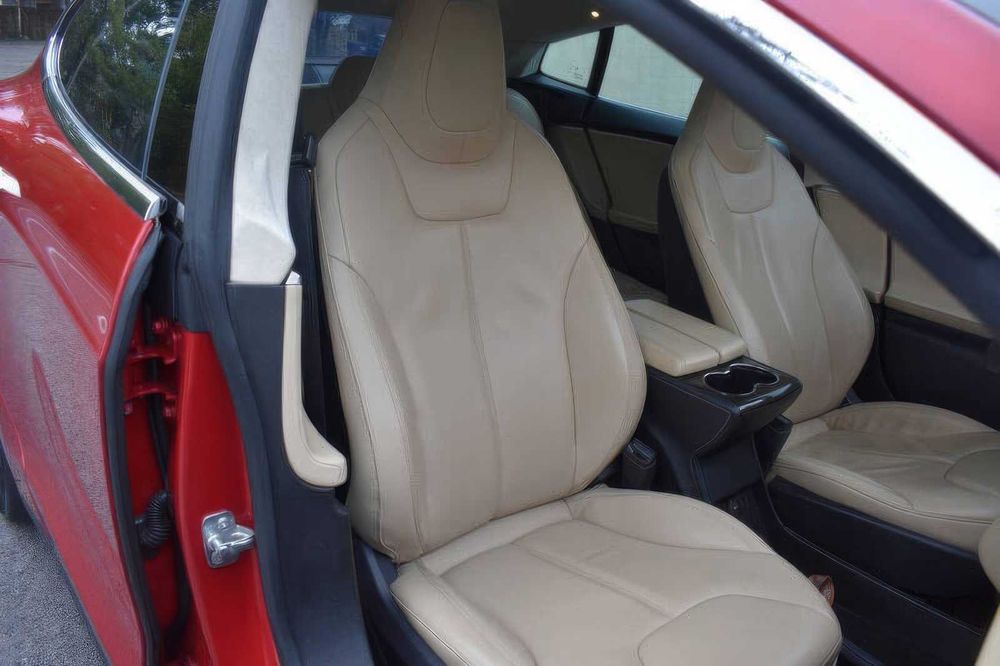 Tesla Model S      2014