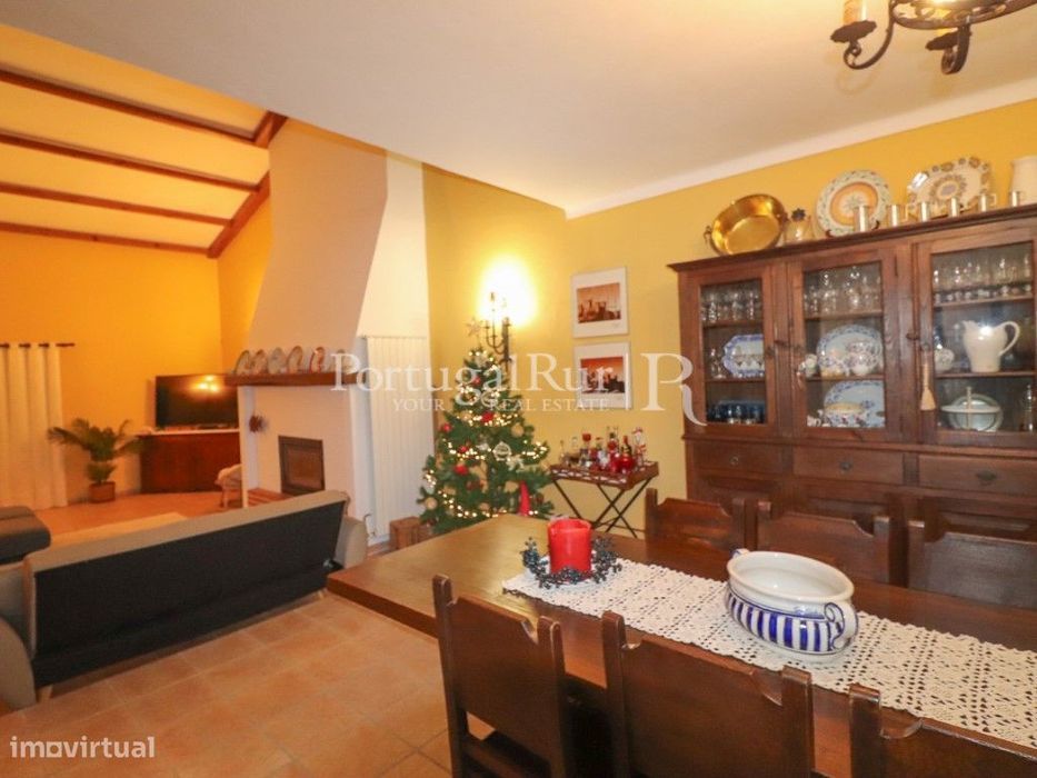 Moradia T5 com quintal e garagem no Gavião