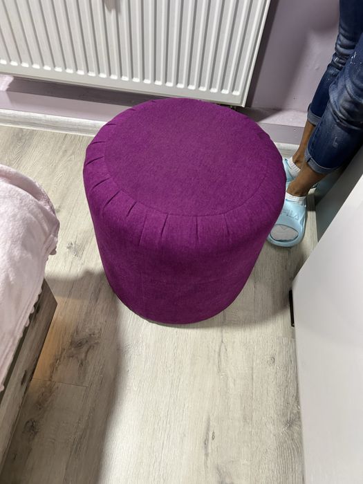 Pufa i dwie duze poduszki