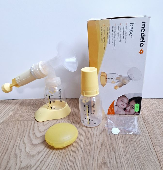 Zestaw Medela laktator ręczny + 2x butelka 150ml + nakładki / kapturki