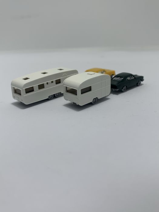 Carros com caravana Wiking escala 1:160
