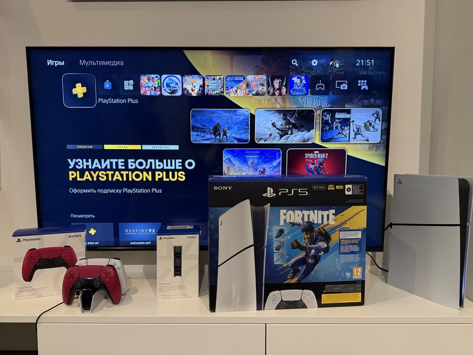 PlayStation 5 Slim + Зарядная станция+ два джойстика