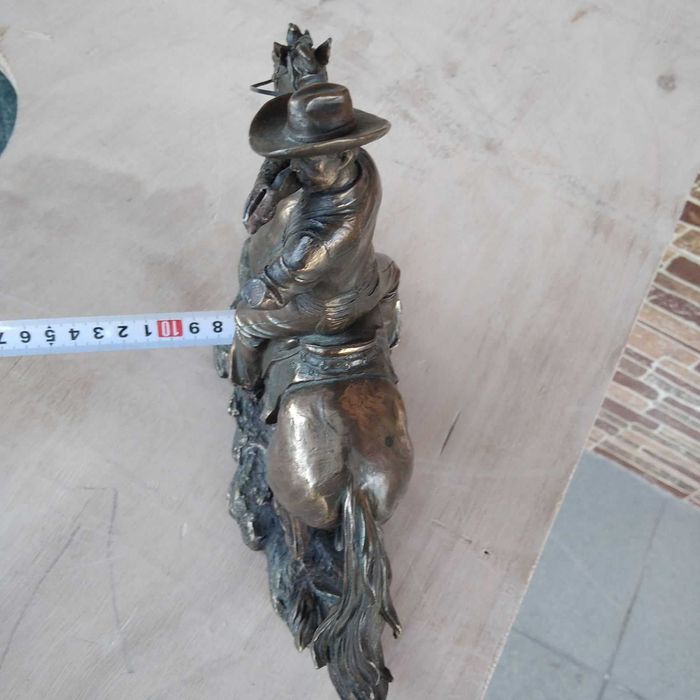 продам  фігурку вершника