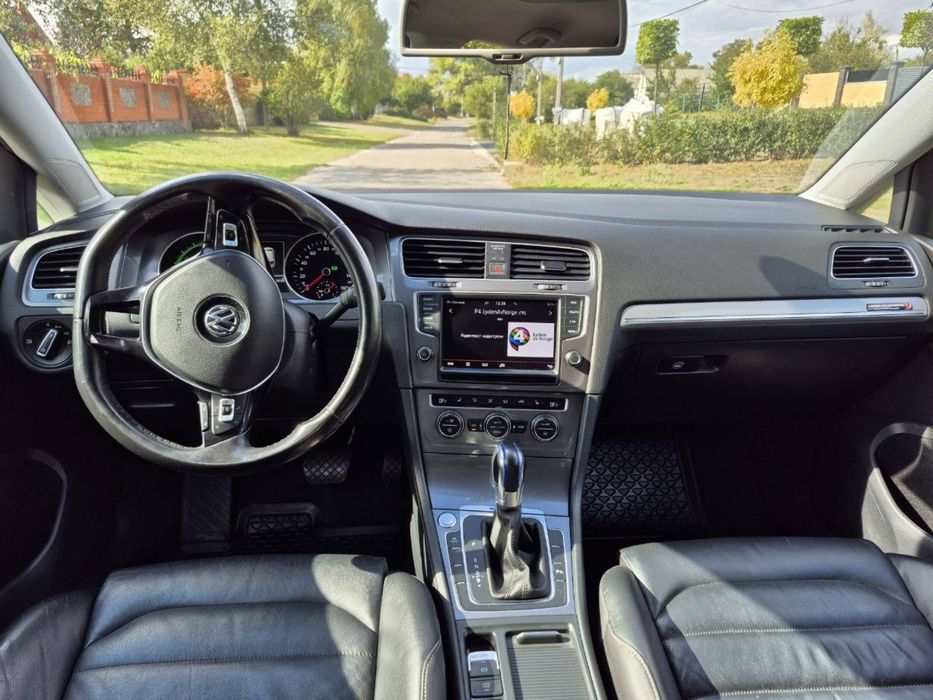 Продам Volkswagen e-Golf