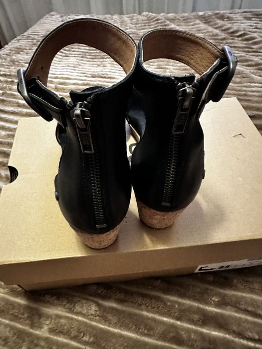 UGG фірмові босоніжки