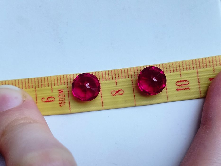 Два рубіни (корунд) 8 мм, грановані, з золотих прикрас