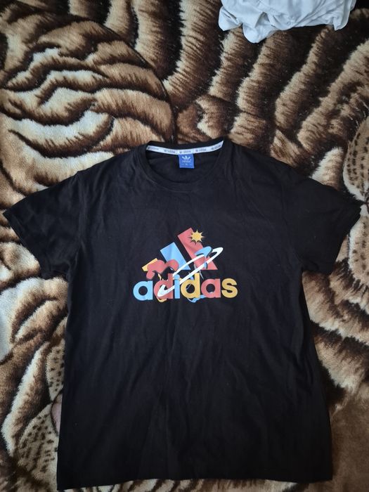 Футболка Adidas.