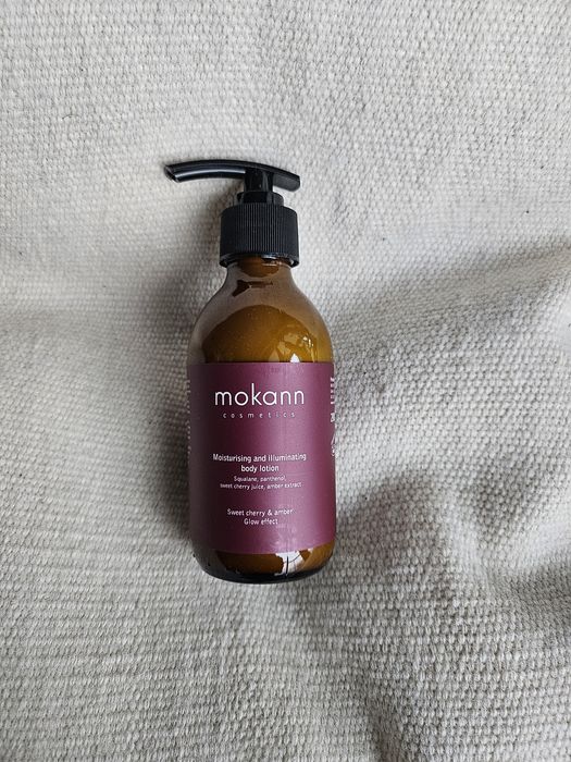 Mokosh nawilżający lotion do ciała czereśnia z bursztynem  efekt glow