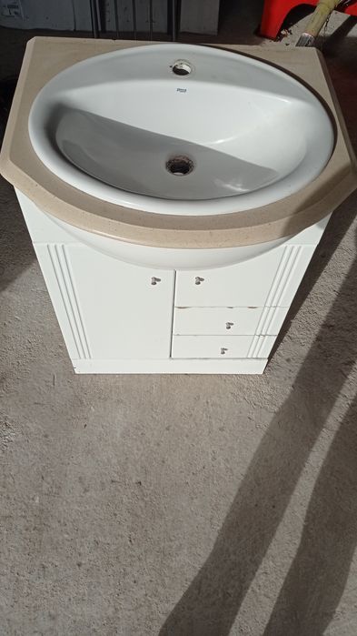 Vendo lavatório com armário